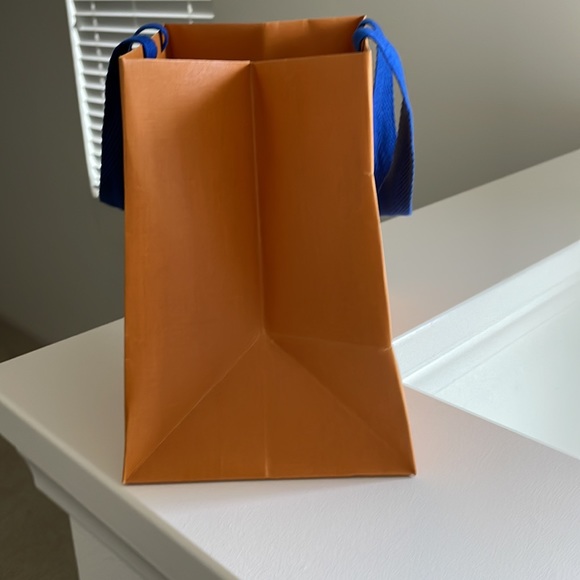 Louis Vuitton Shopping bag with ribbon and blank note card - Picture 6 of 9